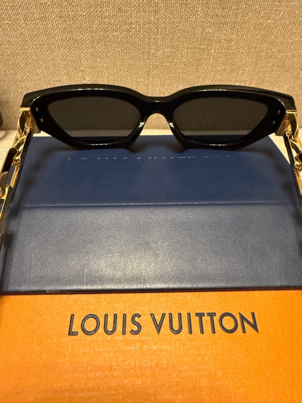 Louis Vuitton LV Edge Black Gold Cat-Eye Sunglasses - Picture 3 of 9